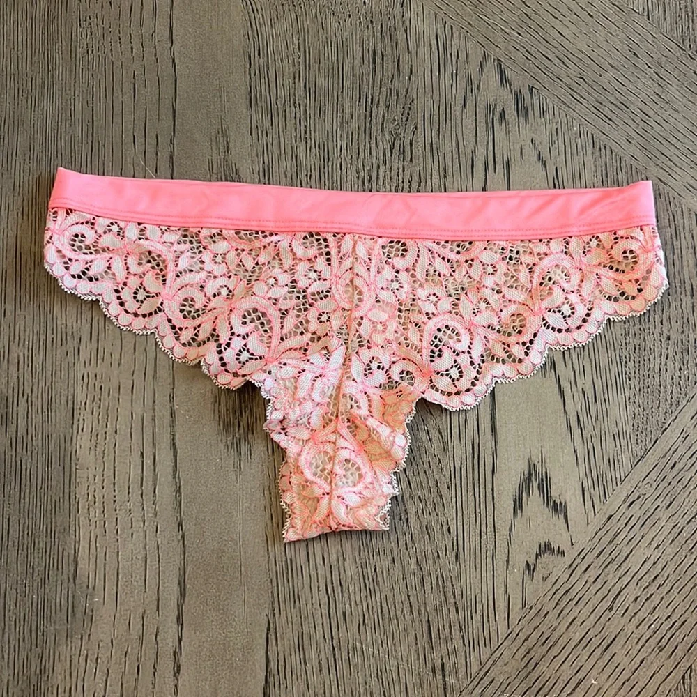 Victoria’s Secret Lace Thong Body By Victoria Size Small New NWT beige pink